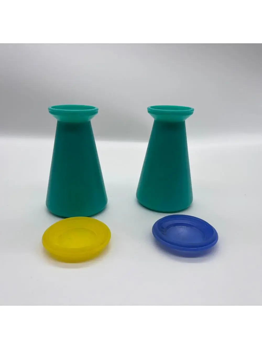 Tupperware Vintage Collectable Impressions Pop Up Salt Pepper Shakers Set Green